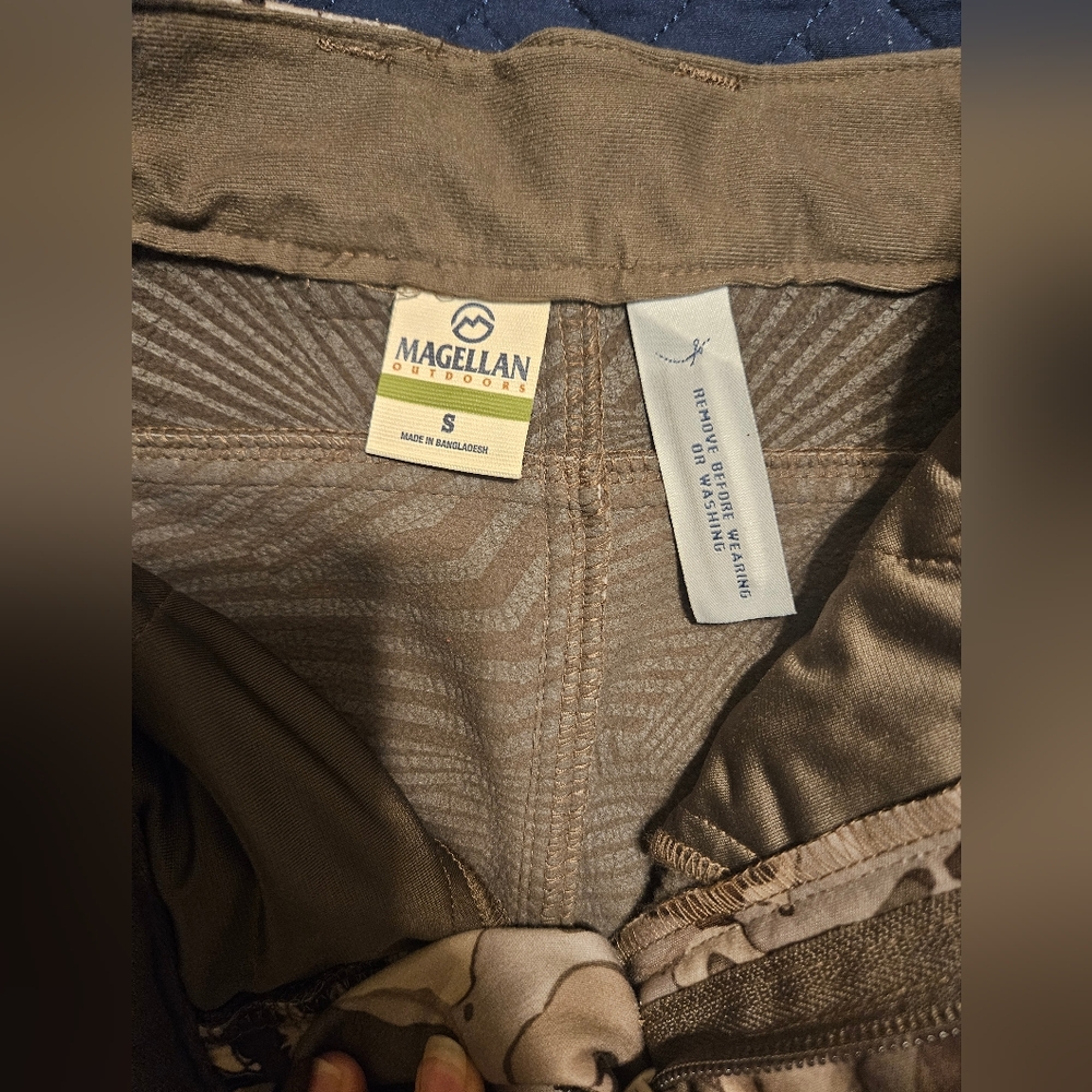 Camo heavyweight pants size small